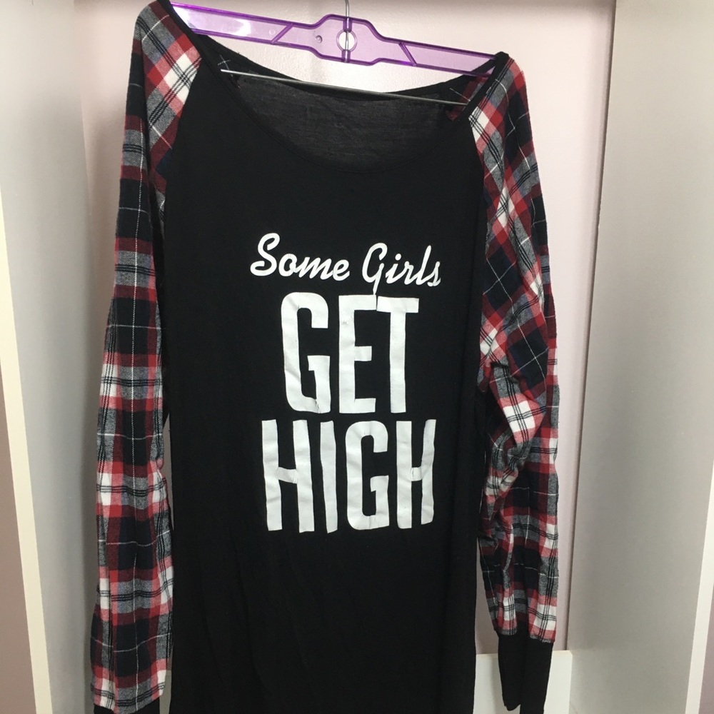 Some girls get High plaid sleeved top size M price 🔽